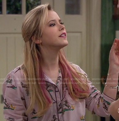 Lennox's pink horse print shirt on Melissa and Joey