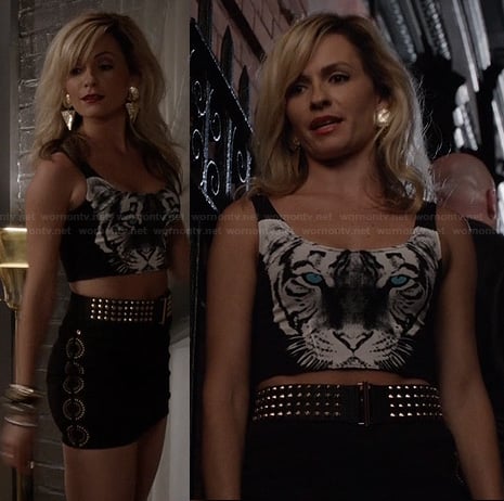 Samantha's tiger crop top on The Carrie Diaries