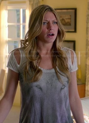 Josslyn's wolf face tee on Mistresses