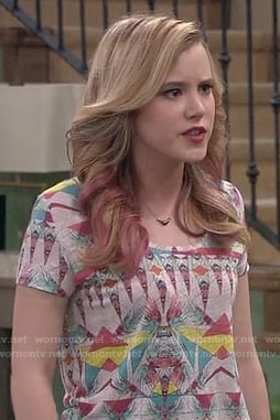 Lennox's graphic print tee on Melissa & Joey