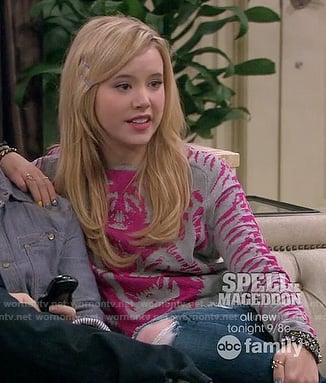 Lennox's grey and pink tiger sweater on Melissa and Joey