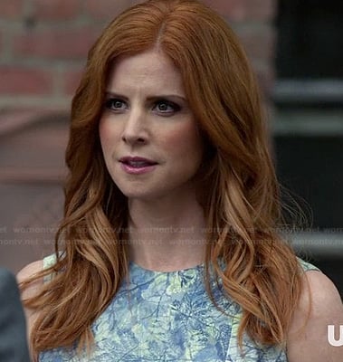 Donna's blue and green abstract printed dress on Suits