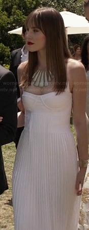 Charlotte's white pleated bustier gown on Revenge