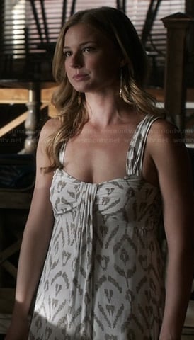 Emily's white and gold patterned maxi dress on Revenge