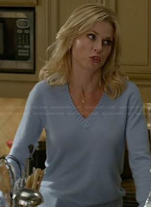 Claire's blue v-neck sweater on Modern Family