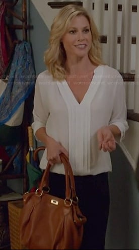 Claire's white pleat front blouse on Modern Family