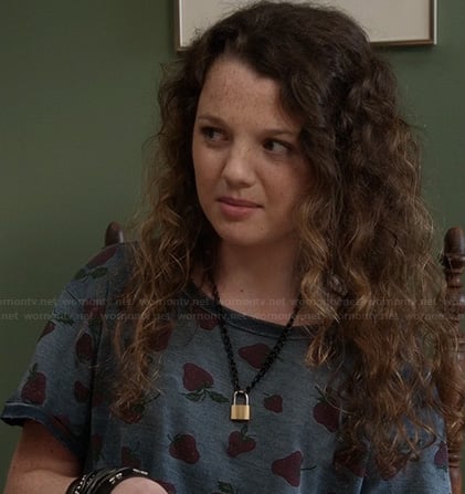 Dorrit's strawberry print tee on The Carrie Diaries