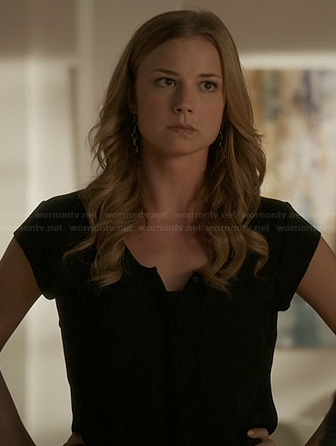 Emily's black button front top on Revenge