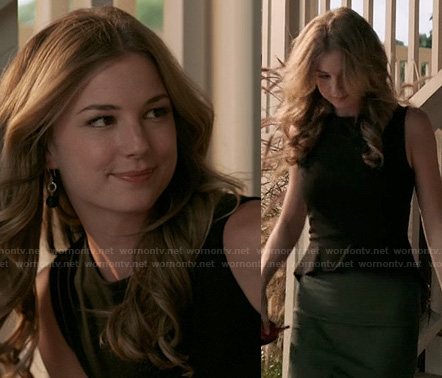 Emily's two-tone peplum dress and black circle earrings on Revenge