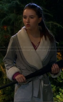 Eve's grey fleece robe on Last Man Standing