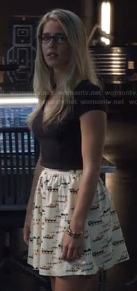 Felicity's flared and patterned skirt and black top on Arrow