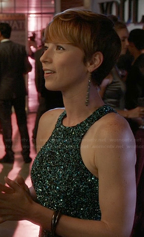 Margaux's green glittery dress on Revenge