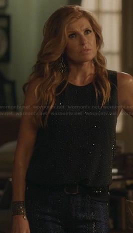 Rayna's black rhinestone top and blue printed jeans on Nashville