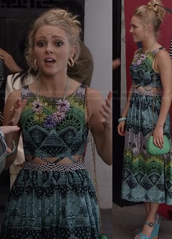 Carrie's blue and green midi dress with waist cutout and floral necklace on The Carrie Diaries