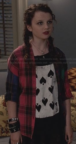 Dorrit's 8 of spades tee and multicolored plaid shirt on The Carrie Diaries