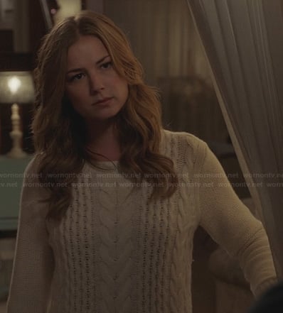Emily's white cable knit sweater on Revenge