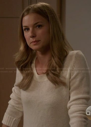 Emily's white knit sweater on Revenge