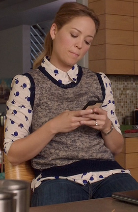Julia's apple print shirt on Parenthood