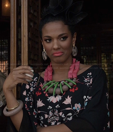 Larissa's black floral dress and chunky bead necklace on The Carrie Diaries