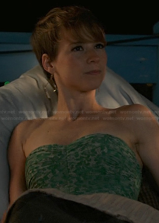 Margaux's green strapless dress on Revenge