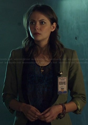 Thea's green blazer with contrasting leather lapel on Arrow