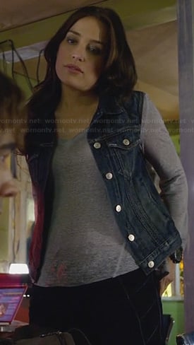 Annie's denim vest and piped detail jeans on Covert Affairs