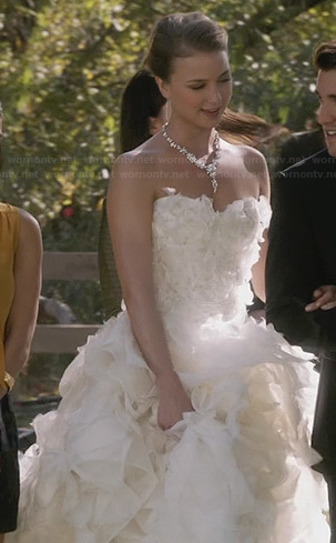 Emily's photoshoot wedding dress on Revenge