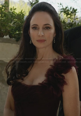 Victoria's burgundy gown at Emily's wedding on Revenge