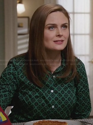 Brennan's green geometric printed shirt on Bones
