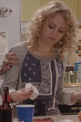 Carrie's grey and blue mixed paisley print sweatshirt on The Carrie Diaries