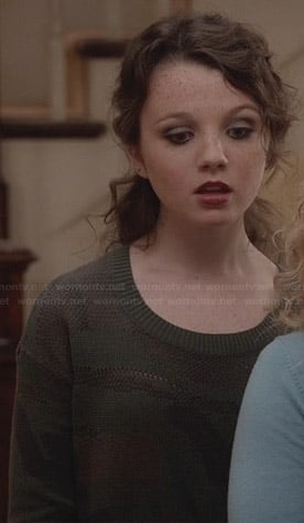 Dorrit's camo sweater on The Carrie Diaries