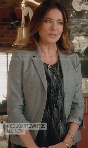 Ellie's black and white wheat print top and grey blazer on Cougar Town