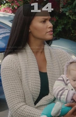 Jasmine's grey waffle knit cardigan on Parenthood