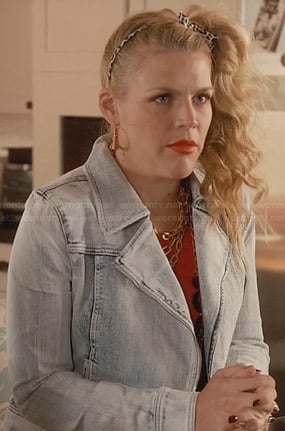 Laurie's acid wash denim jacket on Cougar Town