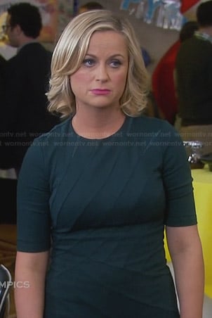 Leslie's green seam detail dress on Parks and Recreation