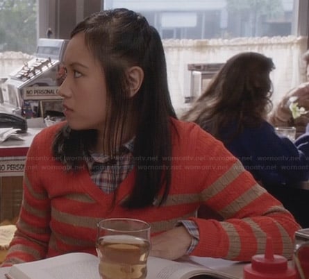 Mouse's orange and beige striped cable knit sweater on The Carrie Diaries