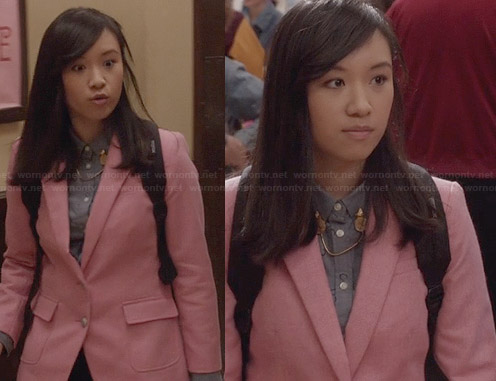 Mouse's horse shoe print shirt and pink blazer on The Carrie Diaries