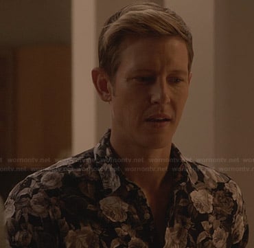 Nolan's grey floral shirt on Revenge