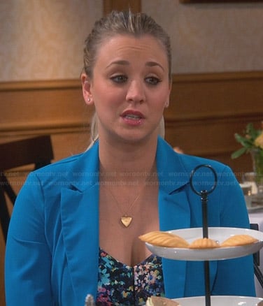 Penny's turquoise blue blazer and heart pendant necklace on The Big Bang Theory