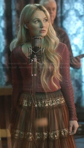 Scarlett's dark pink long sleeved crop top and brown skirt on Nashville