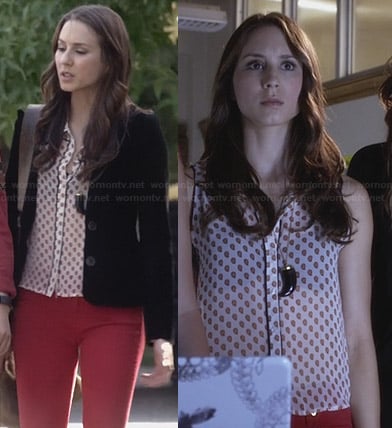 Spencer's white sleeveless top with small paisley print, black horn necklace, and red jeans on Pretty Little Liars