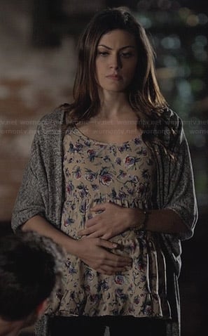 Hayley's beige floral top and grey cardigan on The Originals