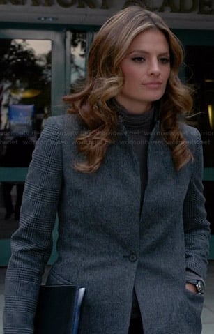 Beckett's grey coat with checked sleeves on Castle