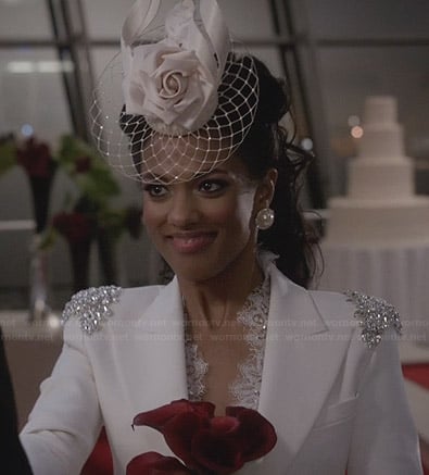 Larissa's white wedding blazer on The Carrie Diaries