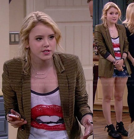 Lennox's lips graphic tee, gold blazer and denim shorts on Melissa and Joey