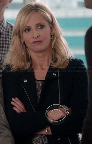 Sydney's black textured jacket on The Crazy Ones