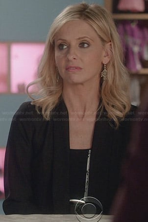 Sydney's chandelier earrings on The Crazy Ones