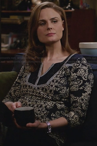 Brennan's navy blue floral top on Bones