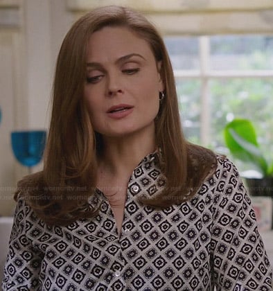 Brennan's white geometric patterned shirt on Bones