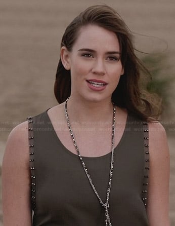 Charlotte's green studded trim tank top on Revenge